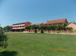 Отель Delfini Holiday Homes  Улцинь